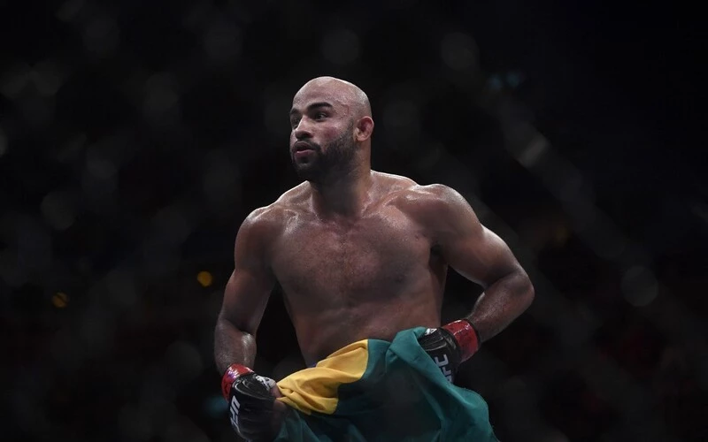 Brazilian fighter Warlley Alves celebrates his victory against Brazilian fighter Sergio Moraes.