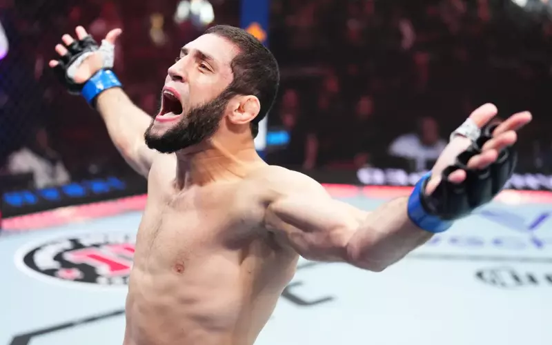Ikram Aliskerov celebrating his victory in the UFC 288.