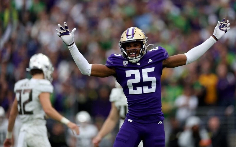 Elijah Jackson #25 of the Washington Huskies celebrates after beating the Oregon Ducks 36-33 at Husky Stadium on October 14, 2023 in Seattle, Washington.