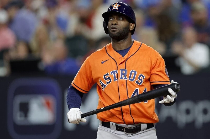 Yordan Alvarez #44 of the Houston Astros looks on with bases loaded against the Texas Rangers. The Astros vs Rangers Game 4 Odds are set.