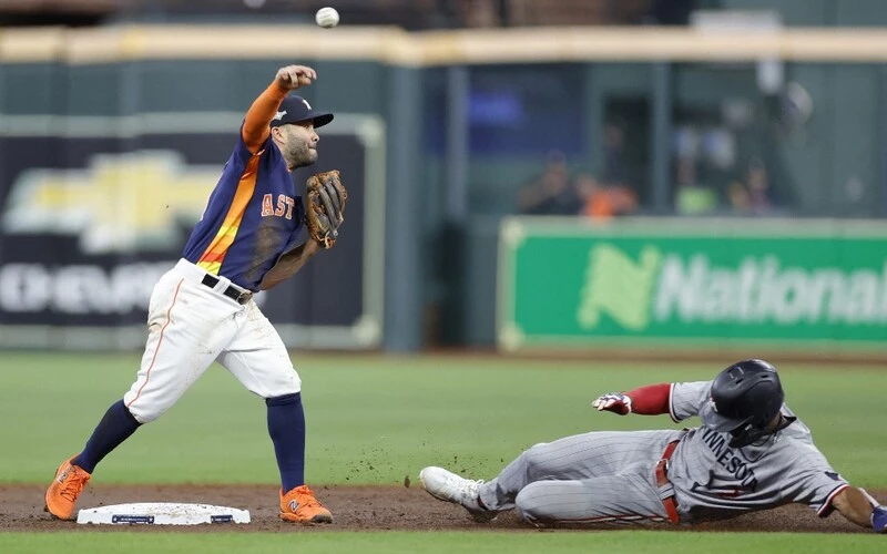 astros-vs-twins-game-3-1